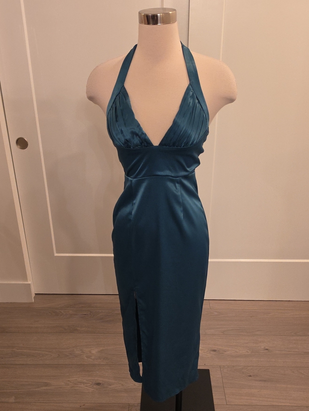 Here Comes the Sun women’s Satiny green Halter Midi Dress size S new with tags